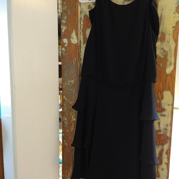 Banana Republic LBD - Picture 3 of 6